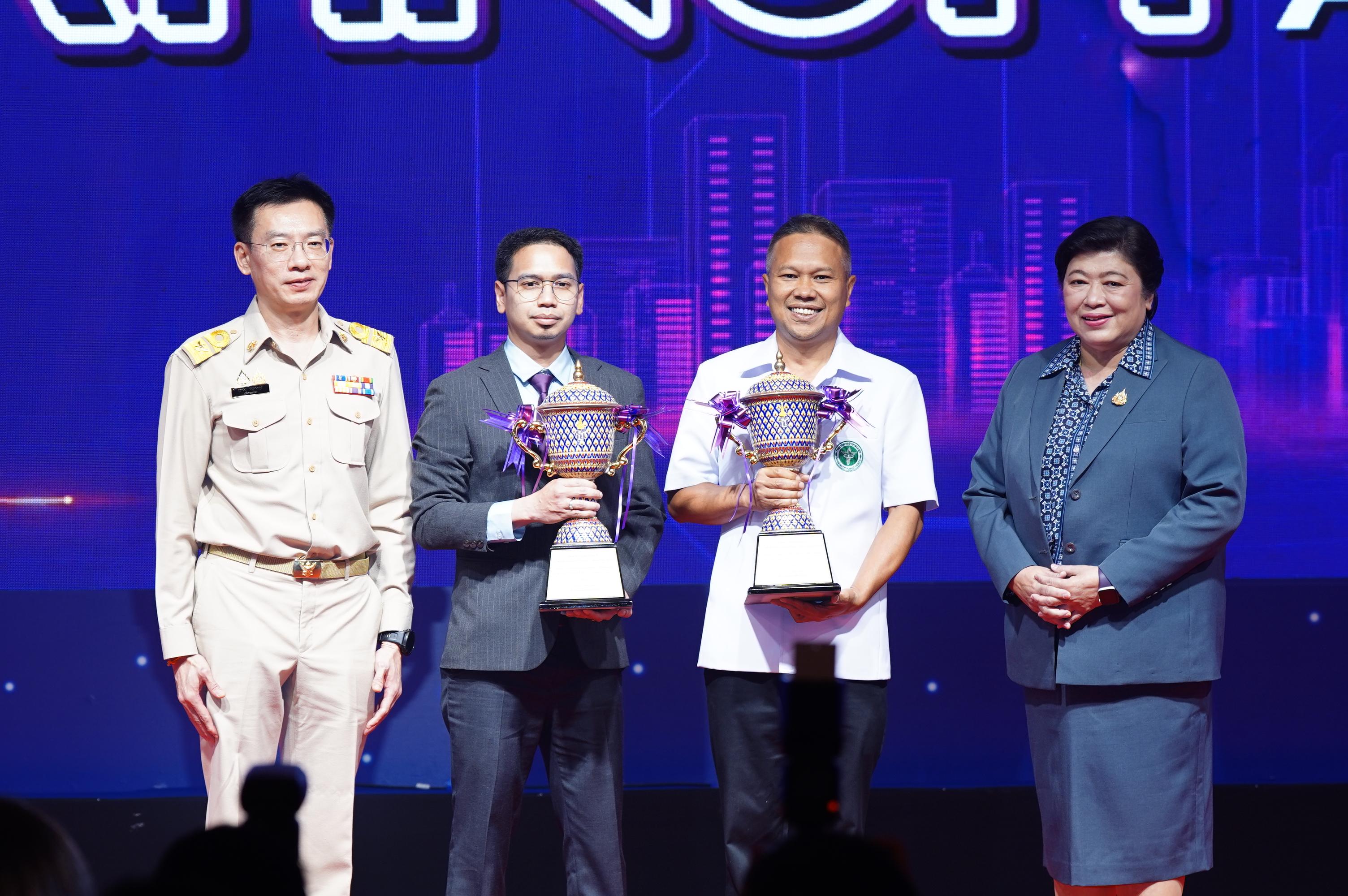 อุปกรณ์ตรวจวัดสภาพอวกาศ CE-7 MATCH คว้าถ้วยรางวัลพระราชทาน Platinum Award  สุดยอดผลงานวิจัยและนวัตกรรม งานมหกรรมงานวิจัยแห่งชาติ ปี 68