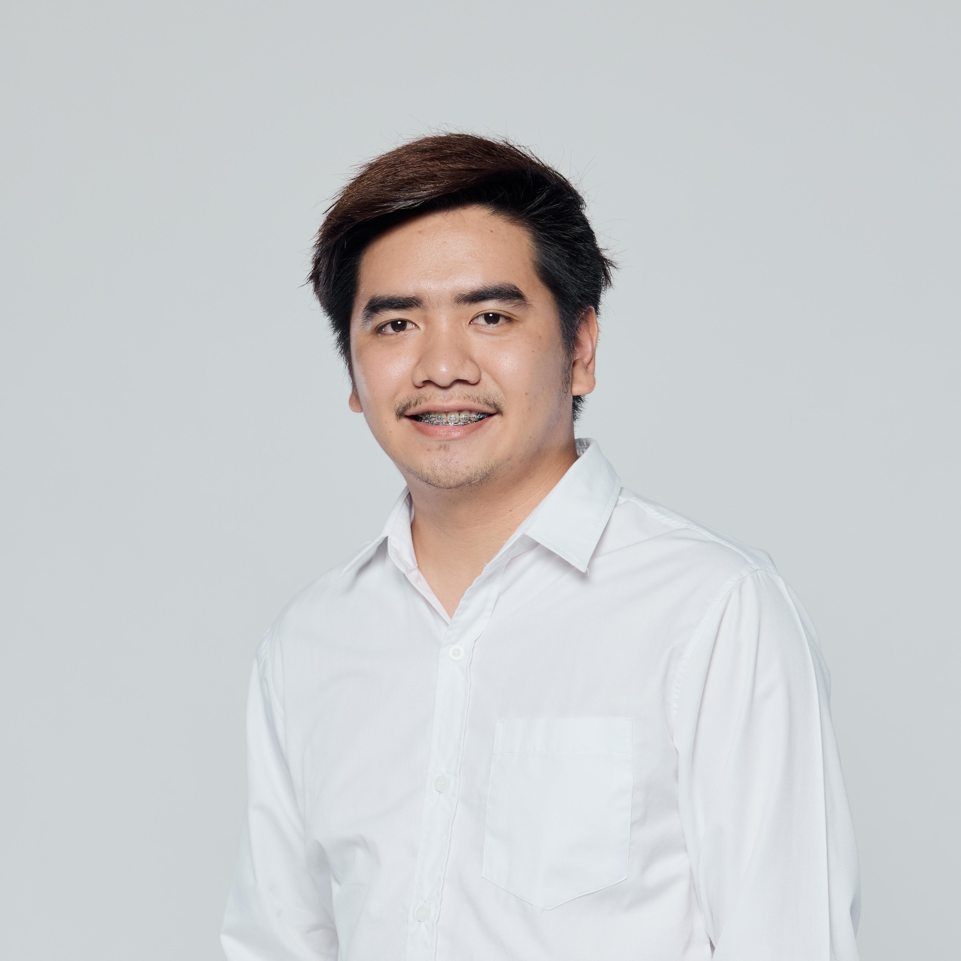 นายพีรดนย์ อกตัน