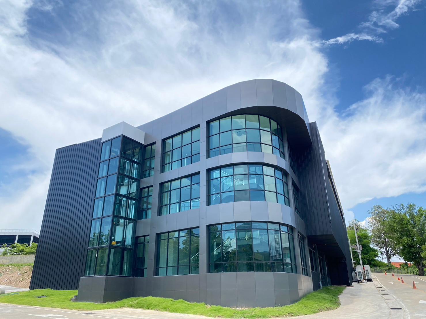 อาคารปฏิบัติการนวัตกรรมขั้นสูง (Advanced Innovation Center)