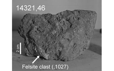 นักวิทยาศาสตร์พบหินจากโลกไปอยู่บนดวงจันทร์